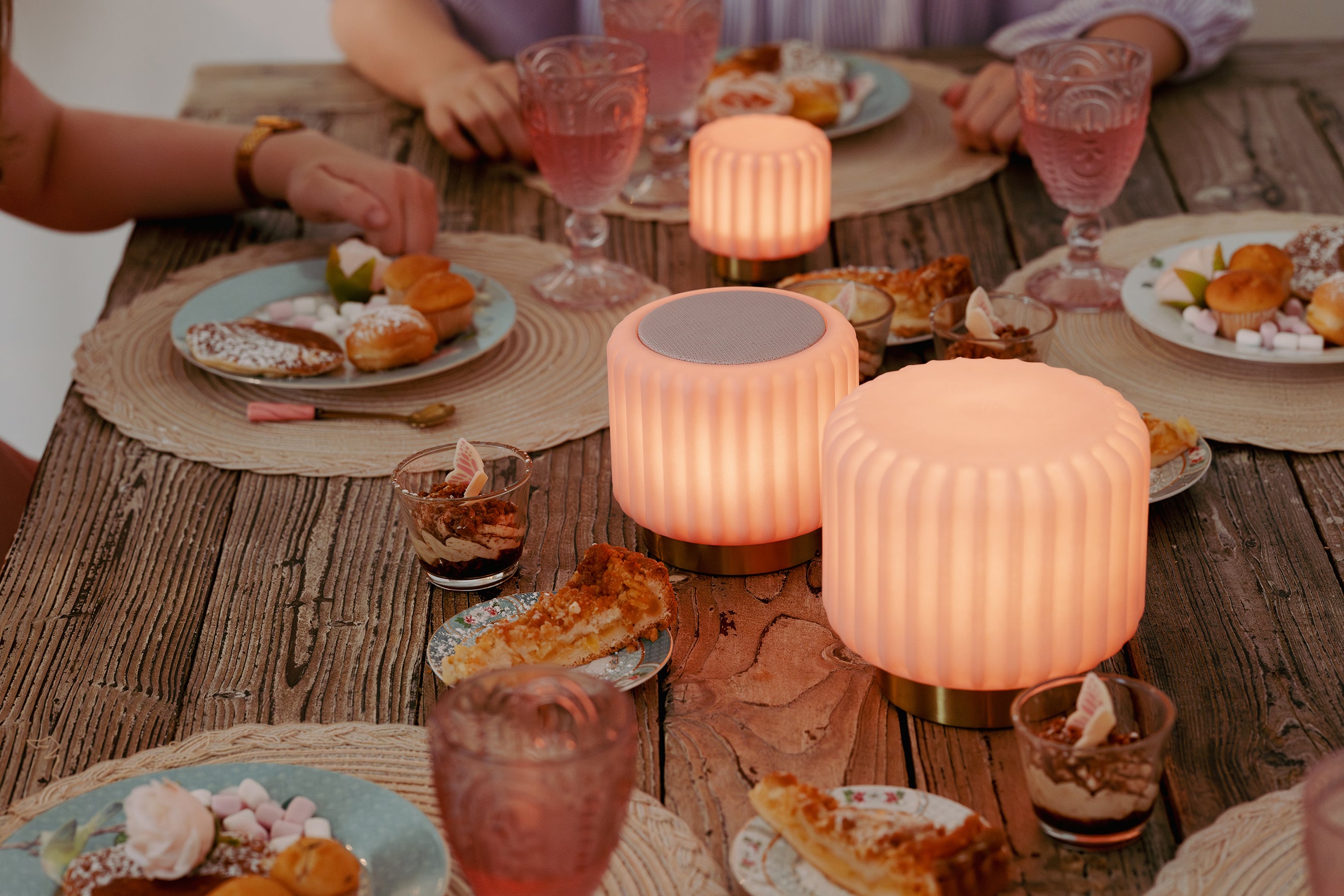 Dentelles speaker + Licht USB recharge FRAISE/GOUD | 12,5 cm x Ø 13,5 cm