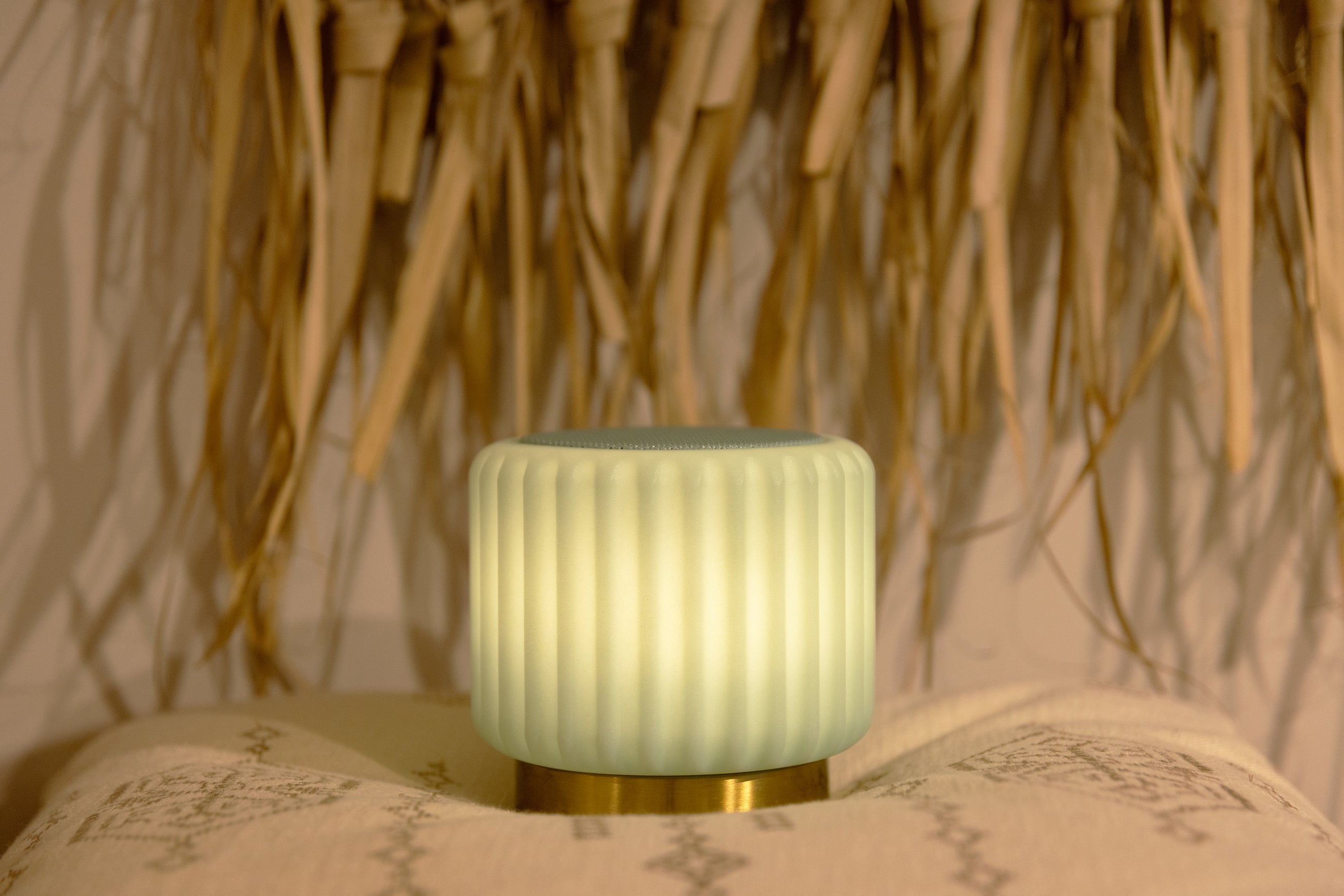 Dentelles speaker + Licht USB recharge PISTACHE/GOUD | 12,5 cm x Ø 13,5 cm