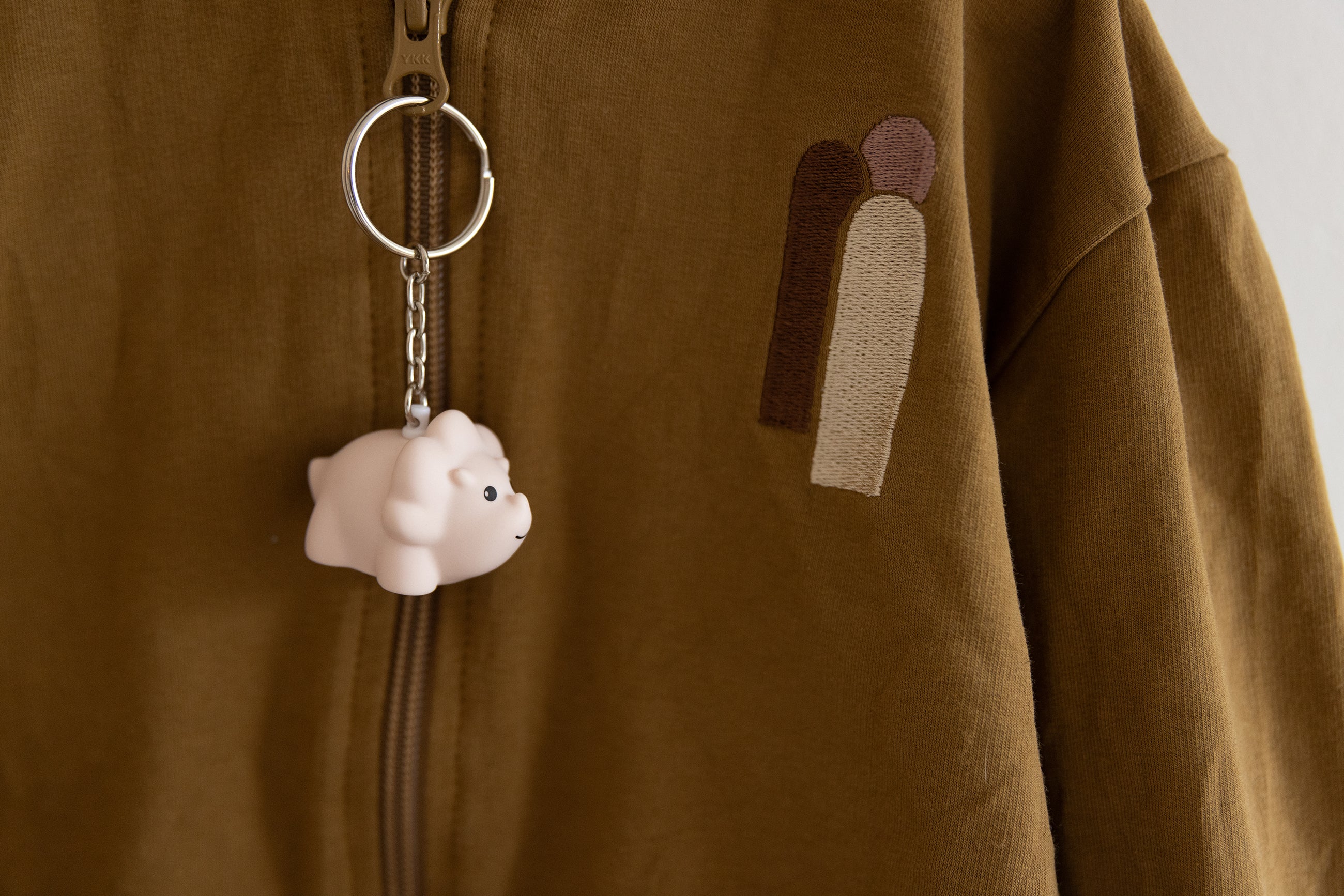 Juliette Dino FUZZY ROZE SLEUTELHANGER | H3,2 x 4,85 x 3,3 cm