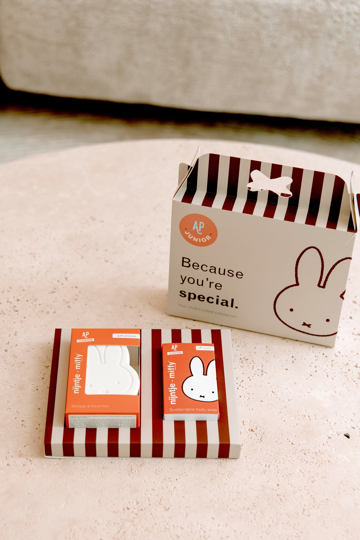 nijntje WIT-ROOD Geschenkdoos | zeepje + zeepdoosje