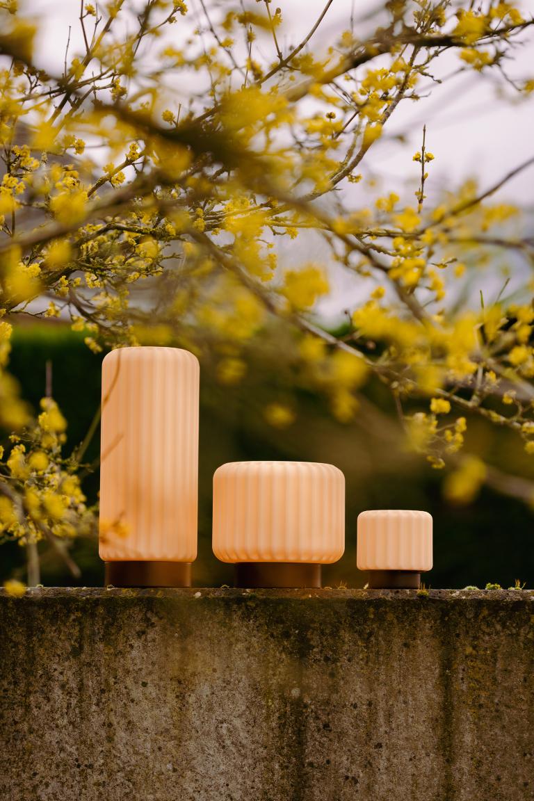 Dentelles earth wide