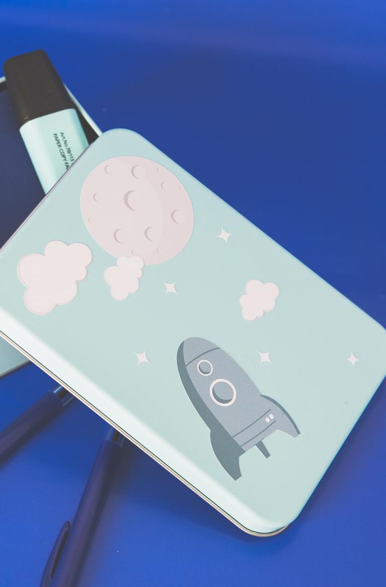 To the moon | Sticker rocket